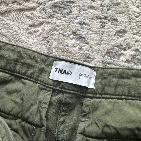 Aritzia TNA Supply Cargo Pants Straight Leg Army Green Size 2 Women’s Adjustable - Picture 5 of 8
